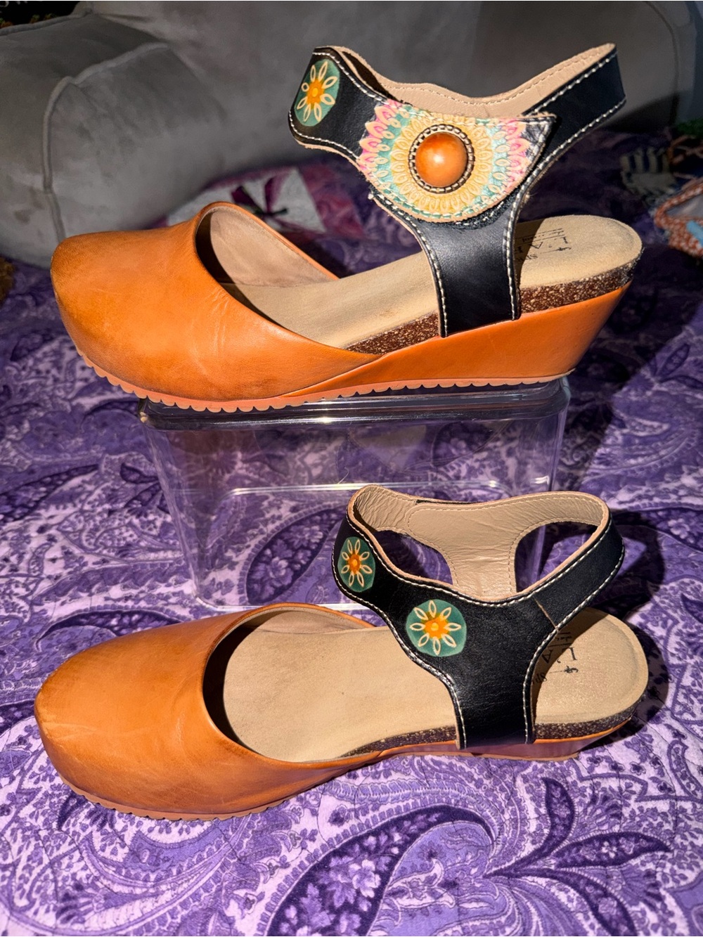L'Artiste by Spring Step Women's Glovely Wedge Sandal - Camel/Black Multi